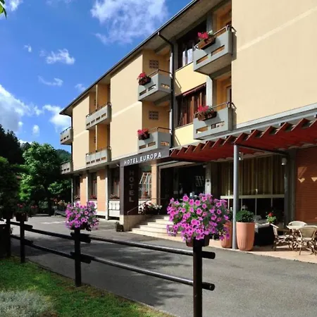 호텔 & Ristorante Europa 팔라쭐로술세뇨